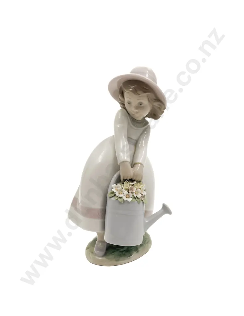 Lladro Figure "Springtime Fun" Image 1++