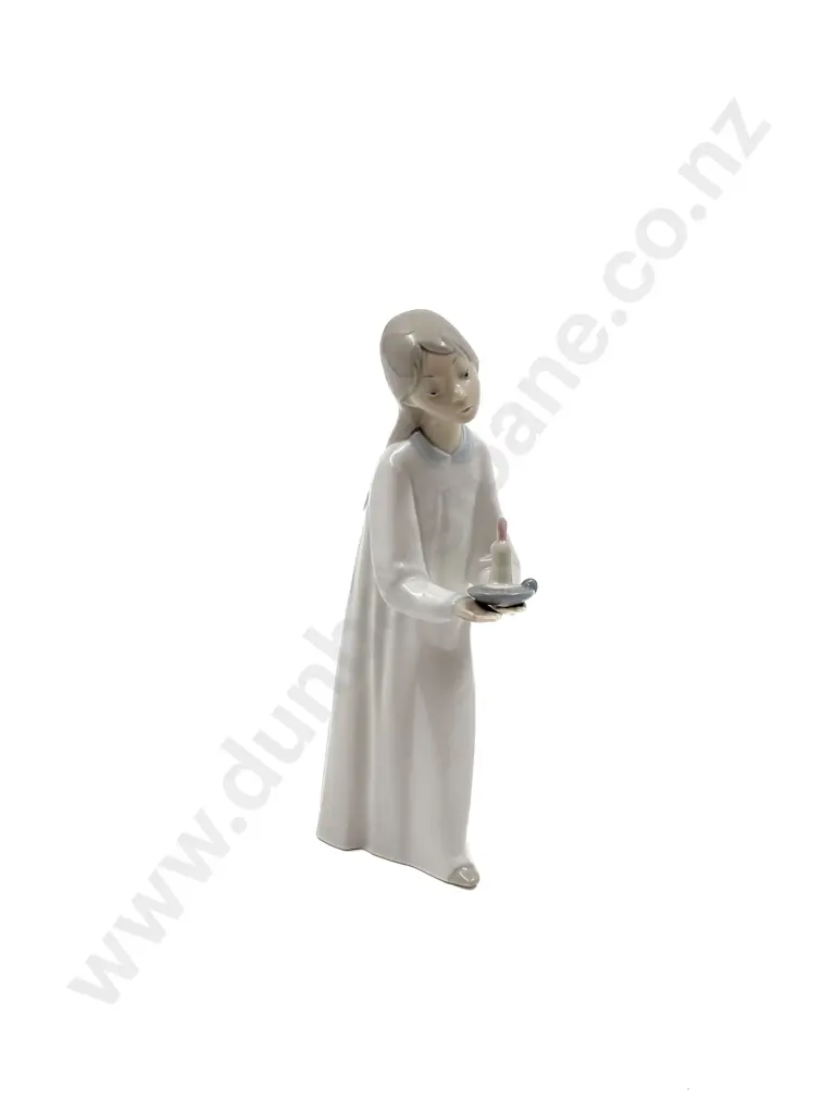 Lladro Figure Young Girl in Nightgown Image 1++