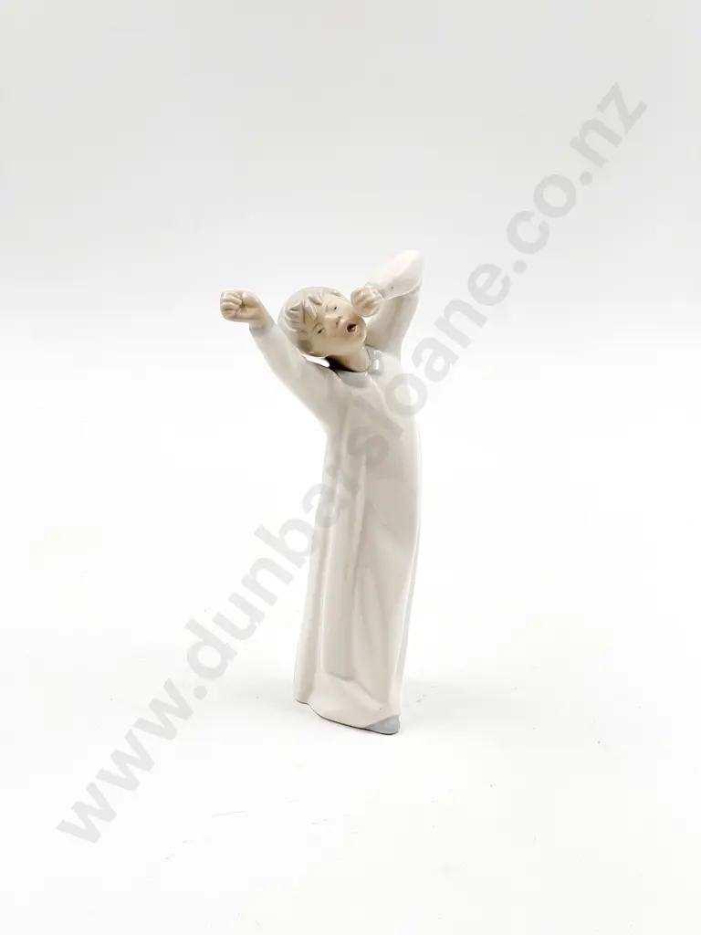 Lladro Figure Young Boy in Nightgown Image 1++