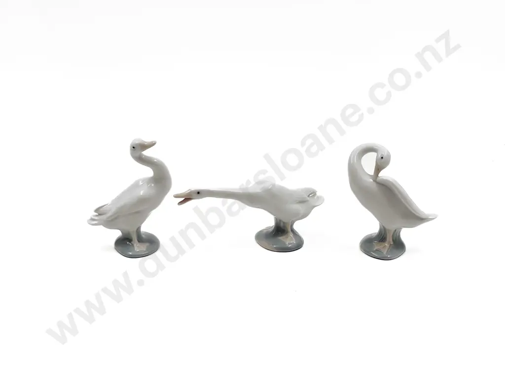Three Lladro Goose Figurines Image 1++