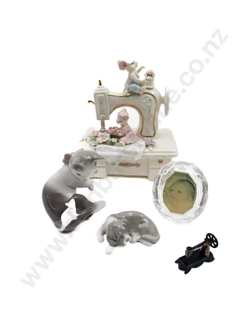 Two Lladro Cat Figures with Music Box etc Image 1++
