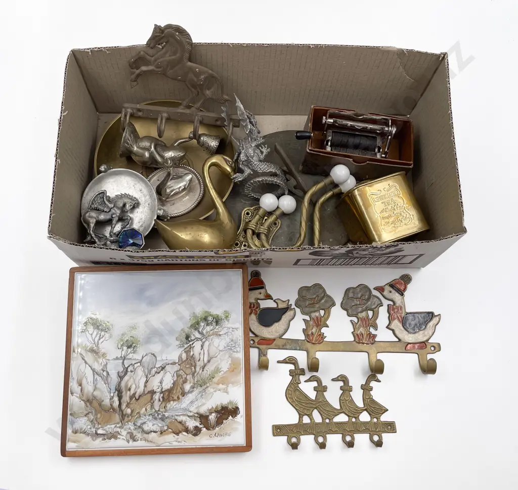Quantity of Assorted Vintage Metal Ware incl Coathooks & Wall Sconces Image 1++