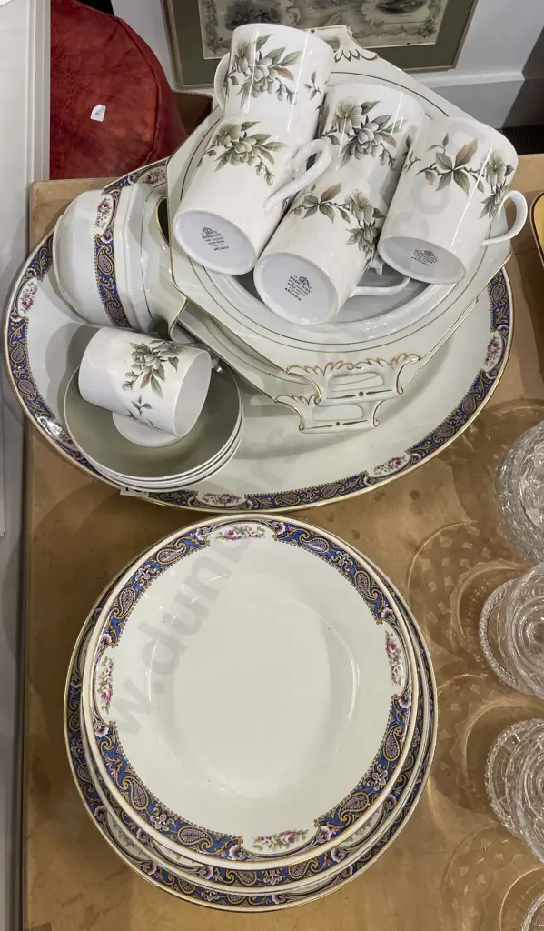 Quantity of Assorted China incl Part Dinnerset Image 1++