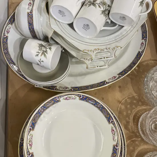 Quantity of Assorted China incl Part Dinnerset