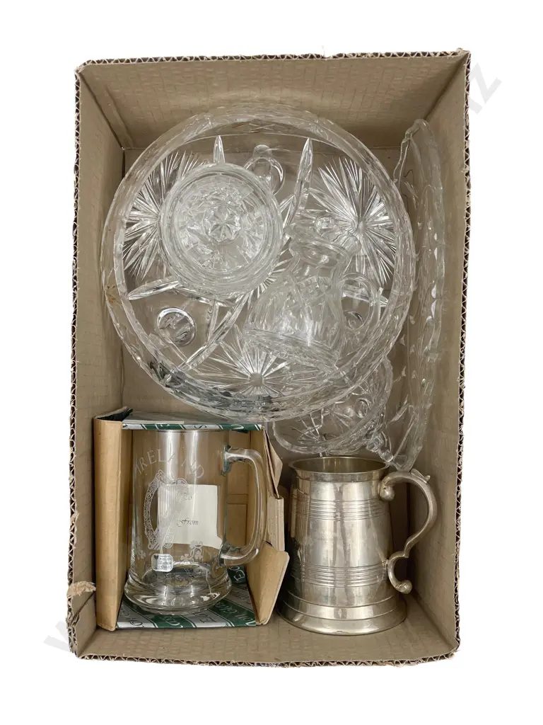 Box of Assorted Crystal and Glassware etc Image 1++