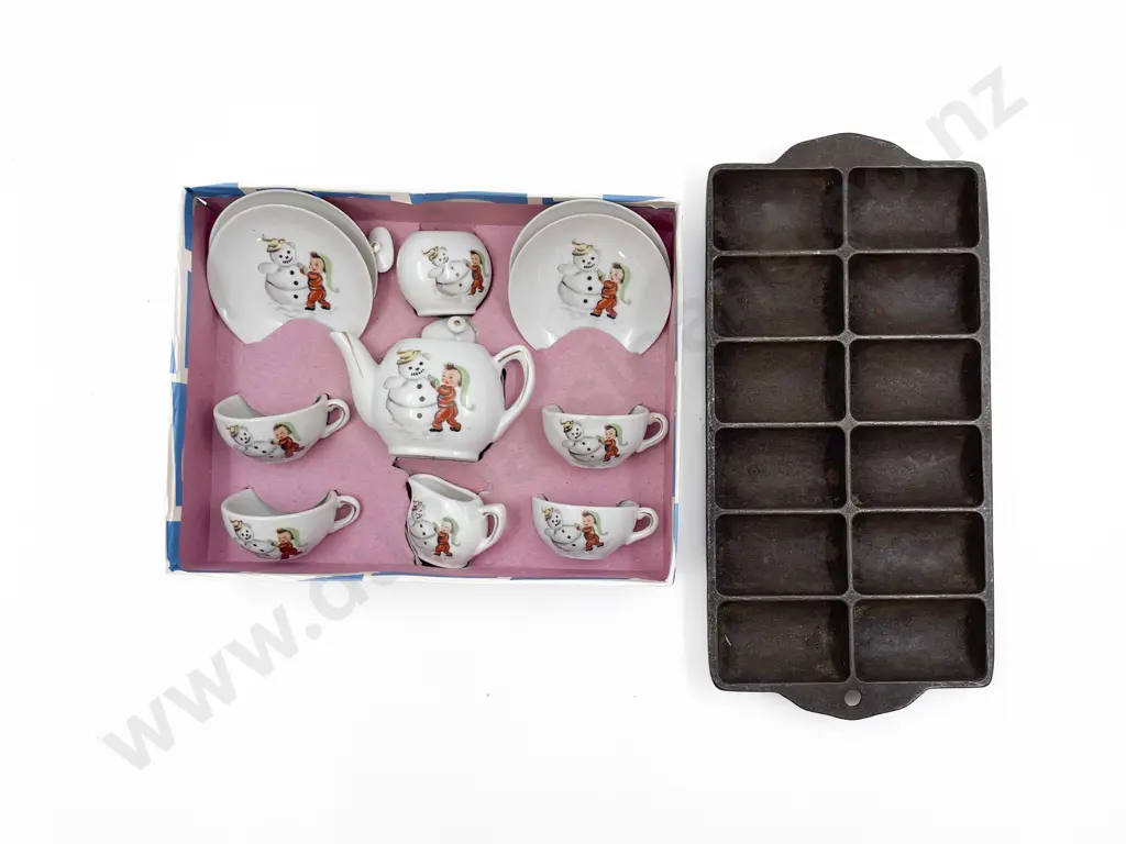 Vintage Boxed Child's Tea Set together with Gem Iron Image 1++