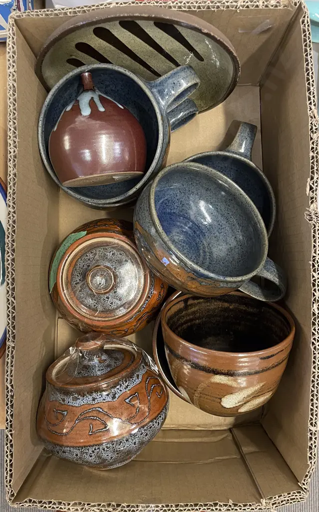 Box of Assorted Pottery Image 1++