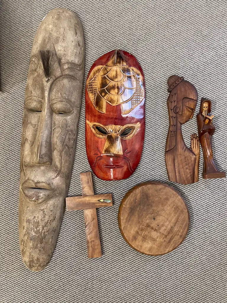Quantity of Assorted Tribal Carvings etc Image 1++