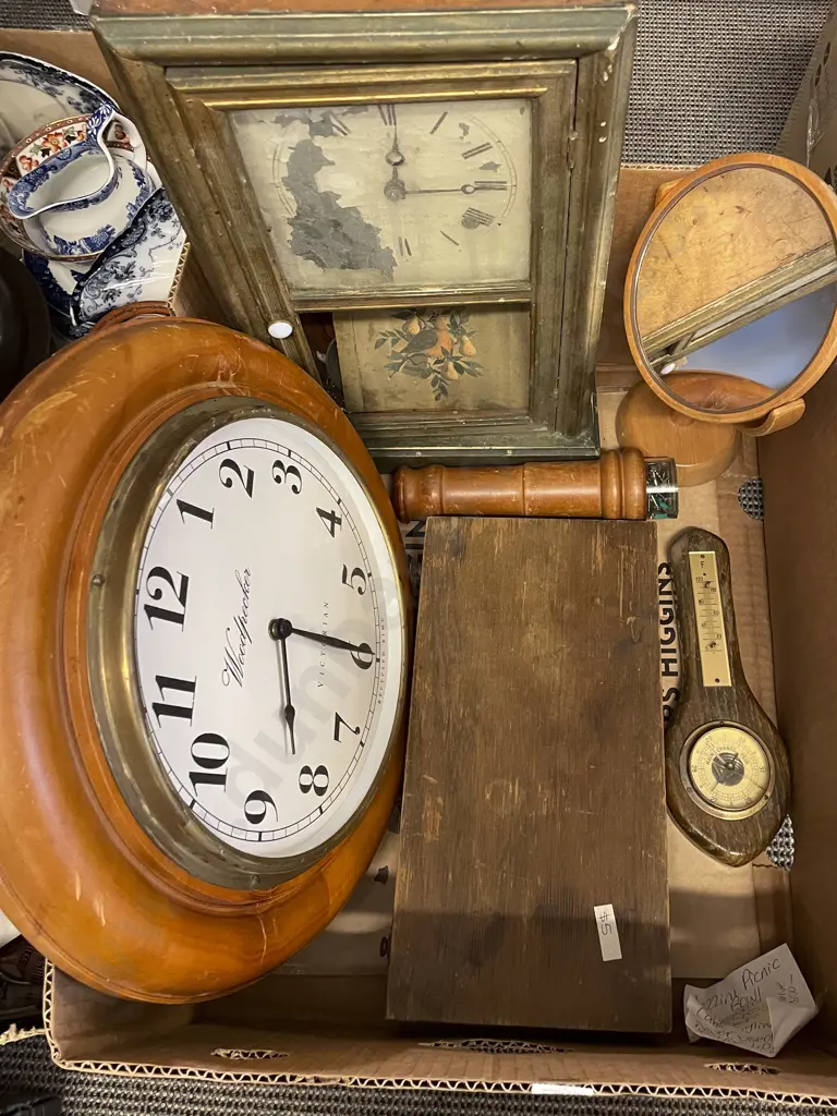 Box of Assorted Vintage Items Image 1++