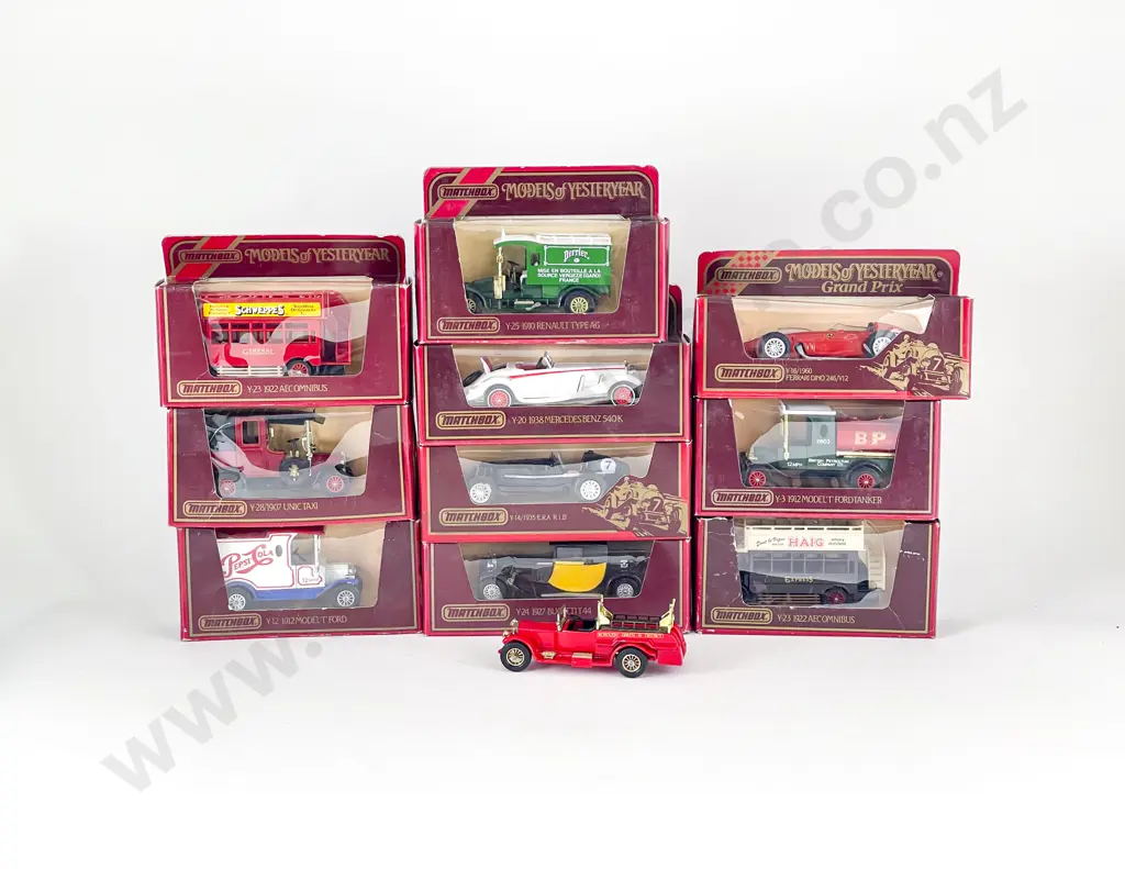 10 Matchbox Models of Yesteryear Window Red Boxed Image 1++