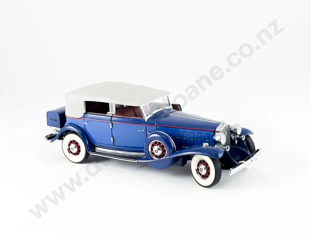 Franklin Mint 1932 V16-FRA 1932 Cadillac - unboxed Image 1++
