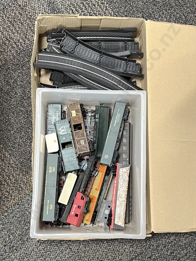 Life-Like Three HO Gauge Diesel Engines Image 1++