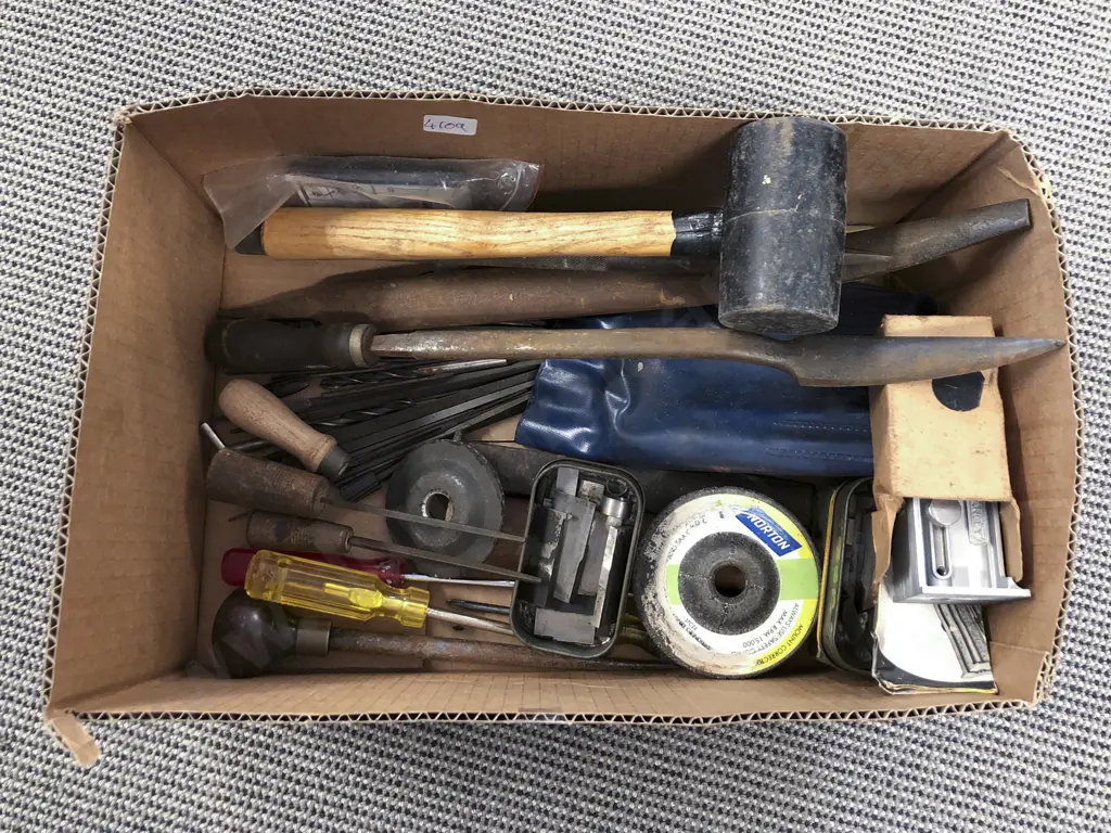 Quantity of Assorted Vintage Tools Image 1++