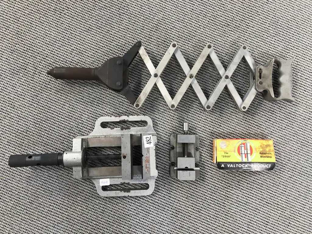 Boxed Rivetter together with Two Vintage Vices Image 1++