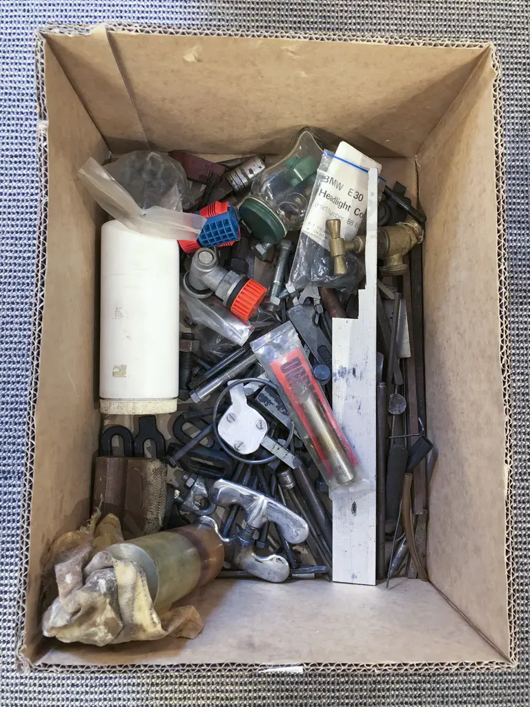 Quantity of Assorted Vintage Tool Accessories etc Image 1++