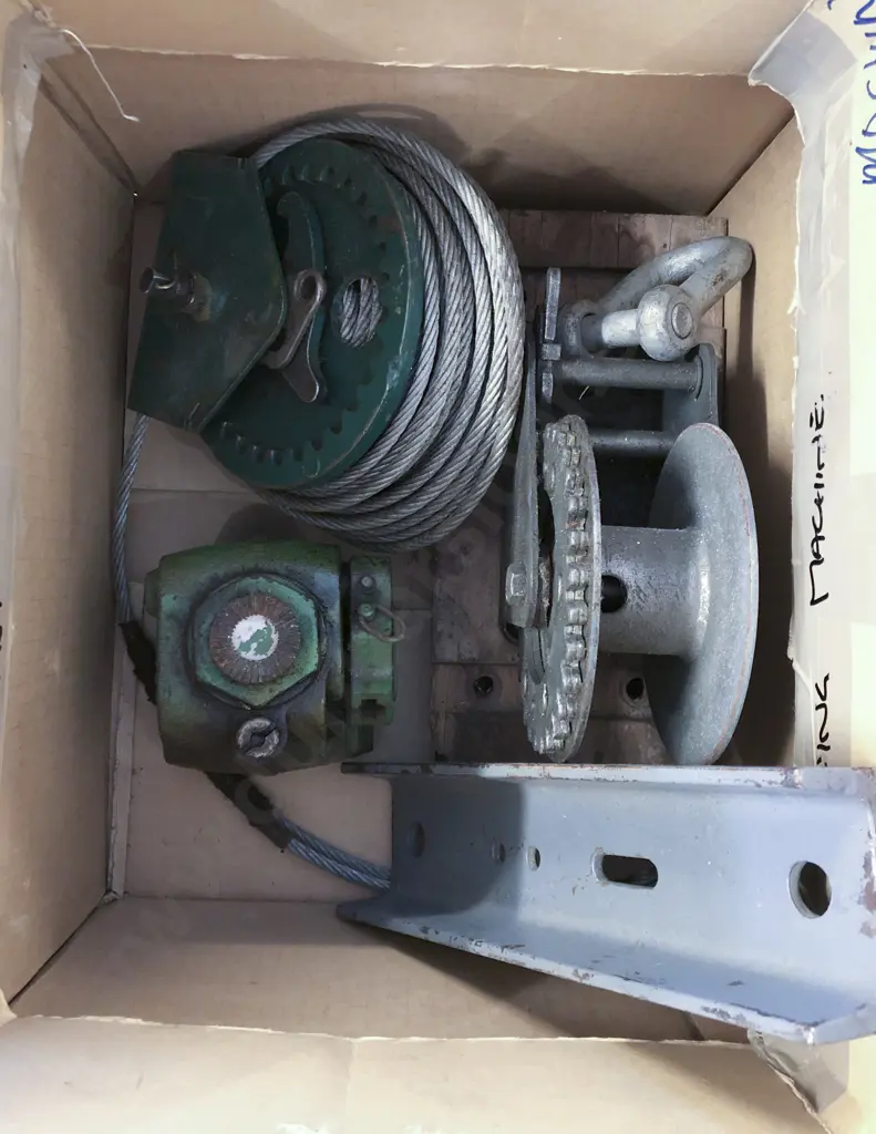 Box incl Vintage Winch Parts etc Image 1++