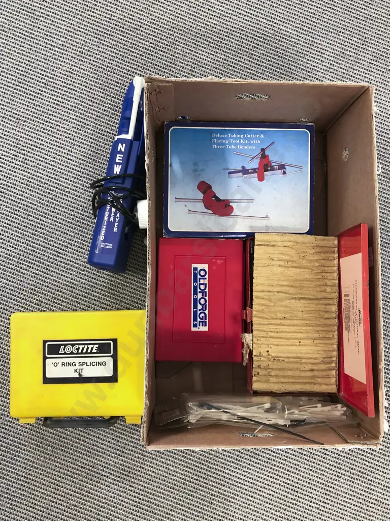 Quantity of Assorted Tools & Accessories Image 1++