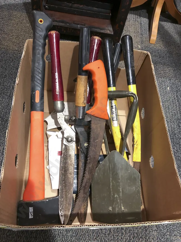 Box of Assorted Garden Tools etc Image 1++