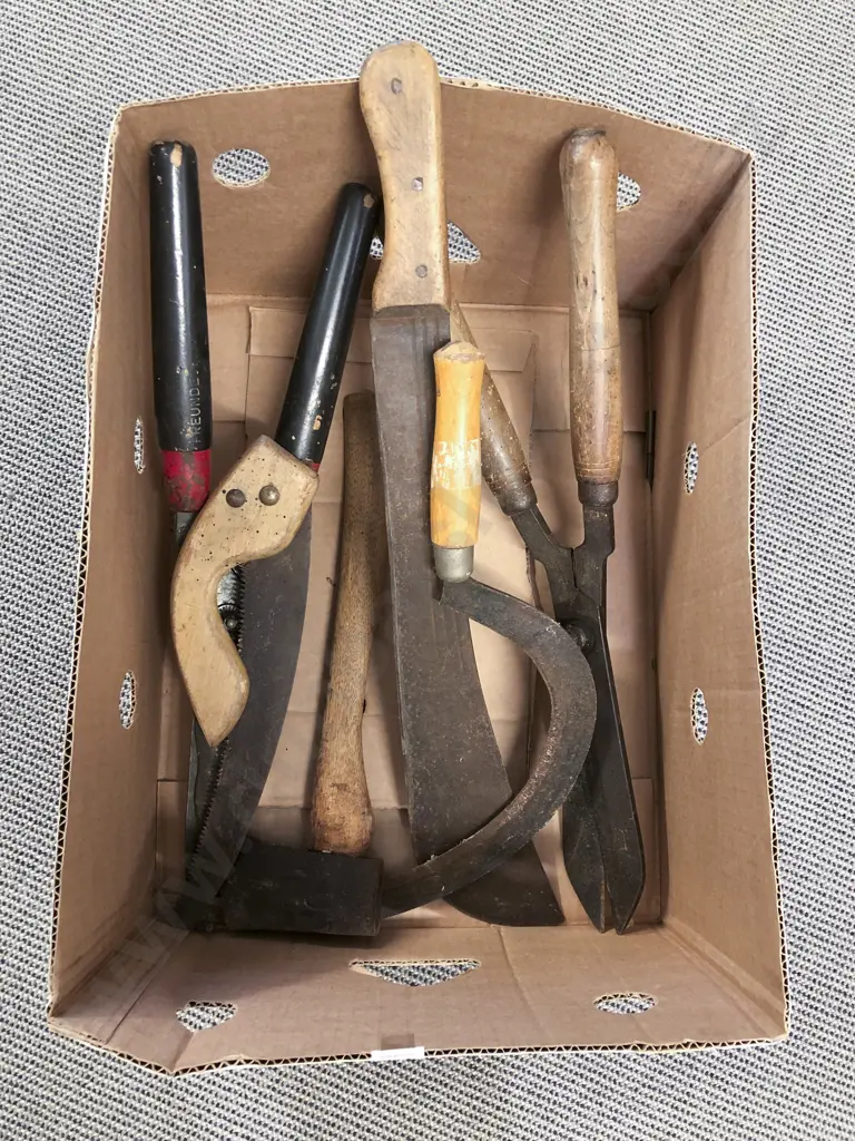 Box of Assorted Vintage Gardening Tools etc Image 1++
