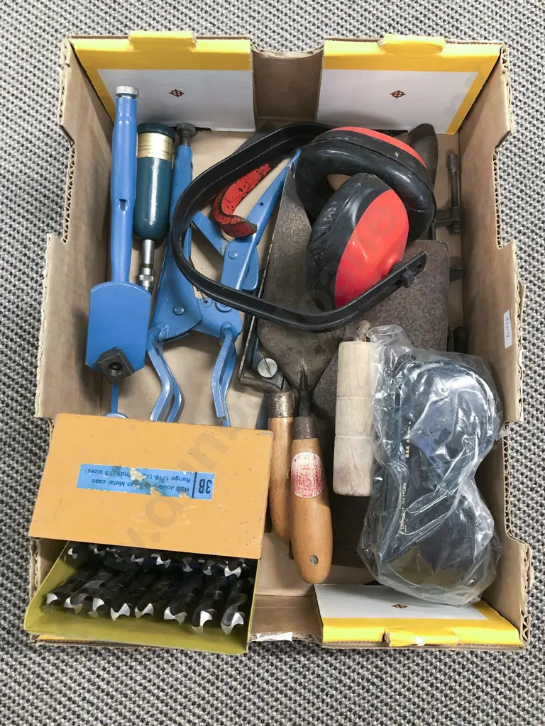 Box of Assorted Vintage Tools & Accessories Image 1++