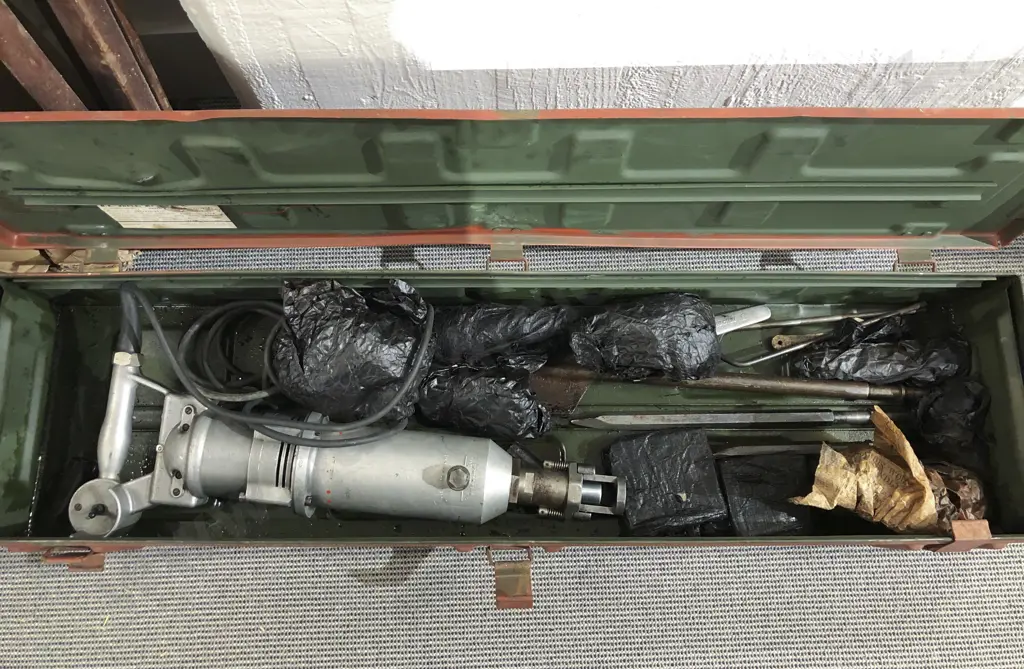 1950's Kango Hammer & Assorted Bits Image 1++