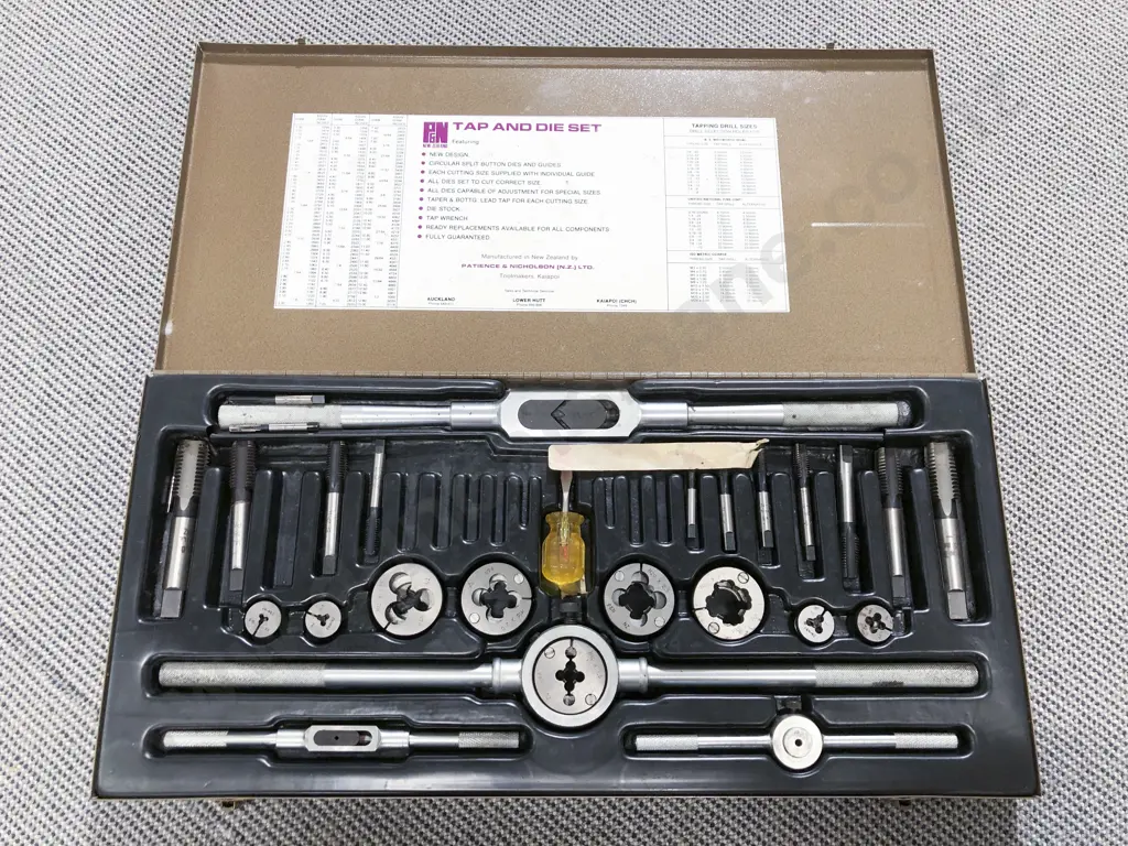 Vintage Tap & Die Set Image 1++