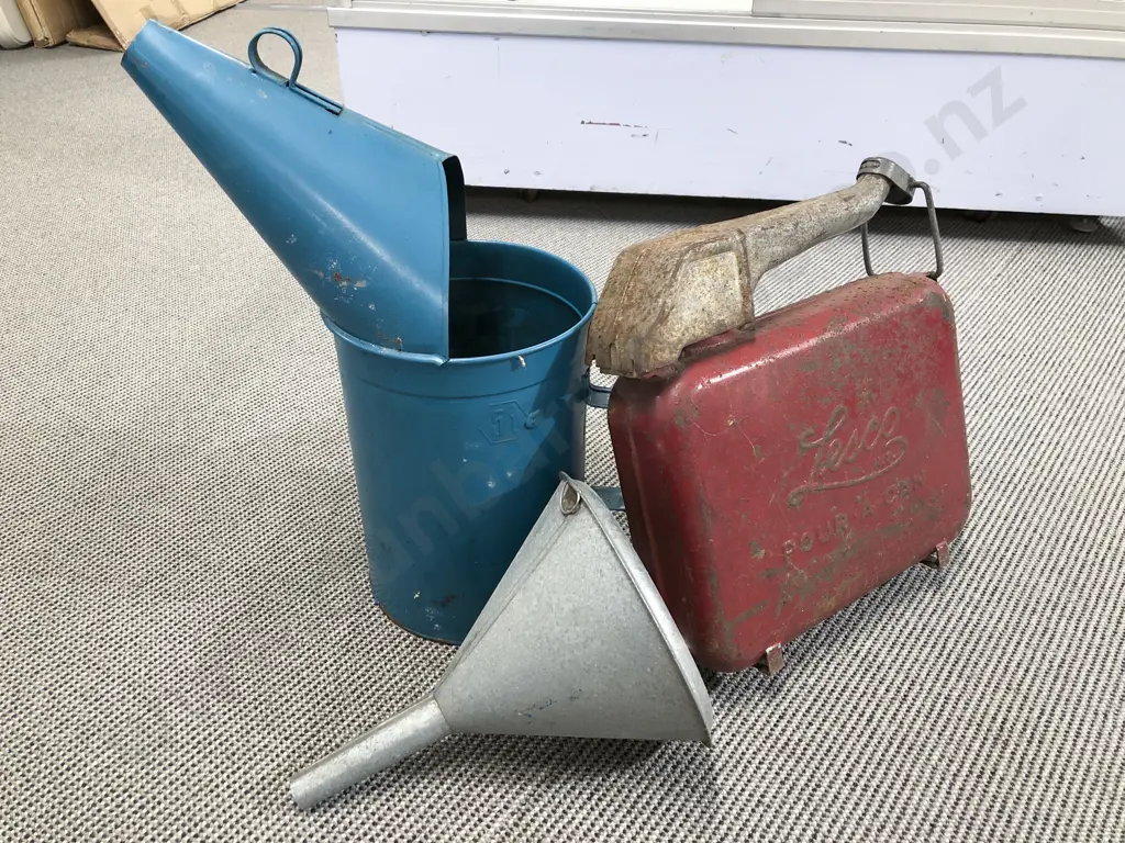 Vintage Lesco Pour-A-Can together with Funnel & Oil Can Image 1++