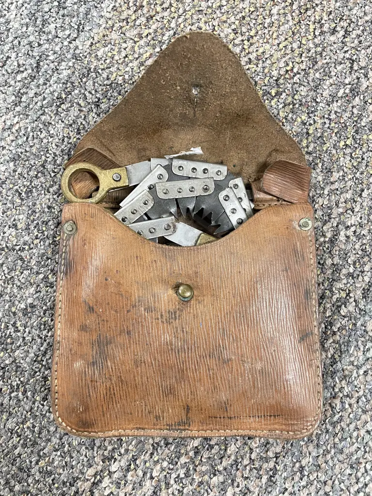 Cased Vintage Military Saw Set Image 1++