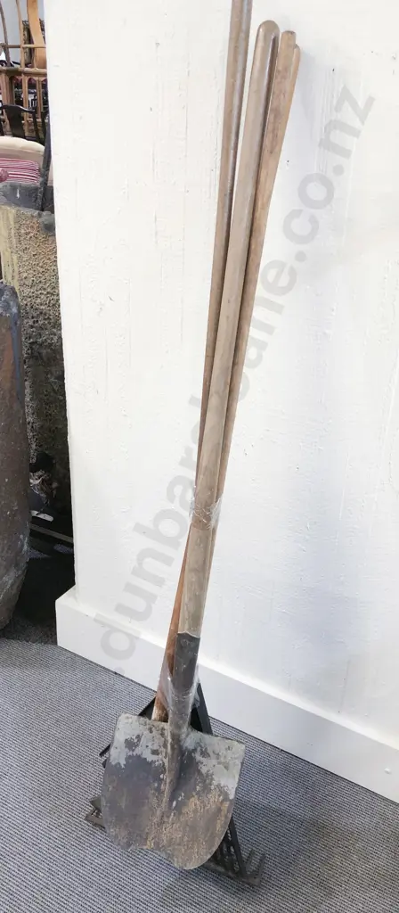 Quantity of Assorted Garden Tools incl Spade Image 1++