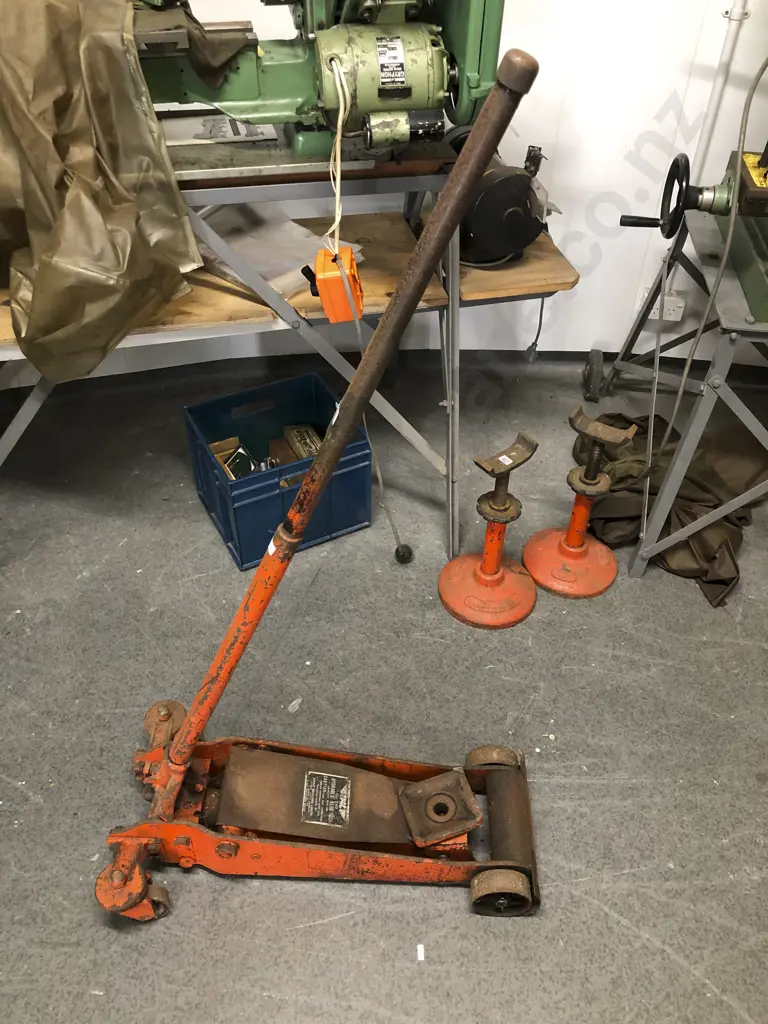 Vintage APAC Hydraulic Kerb Jack Image 1++