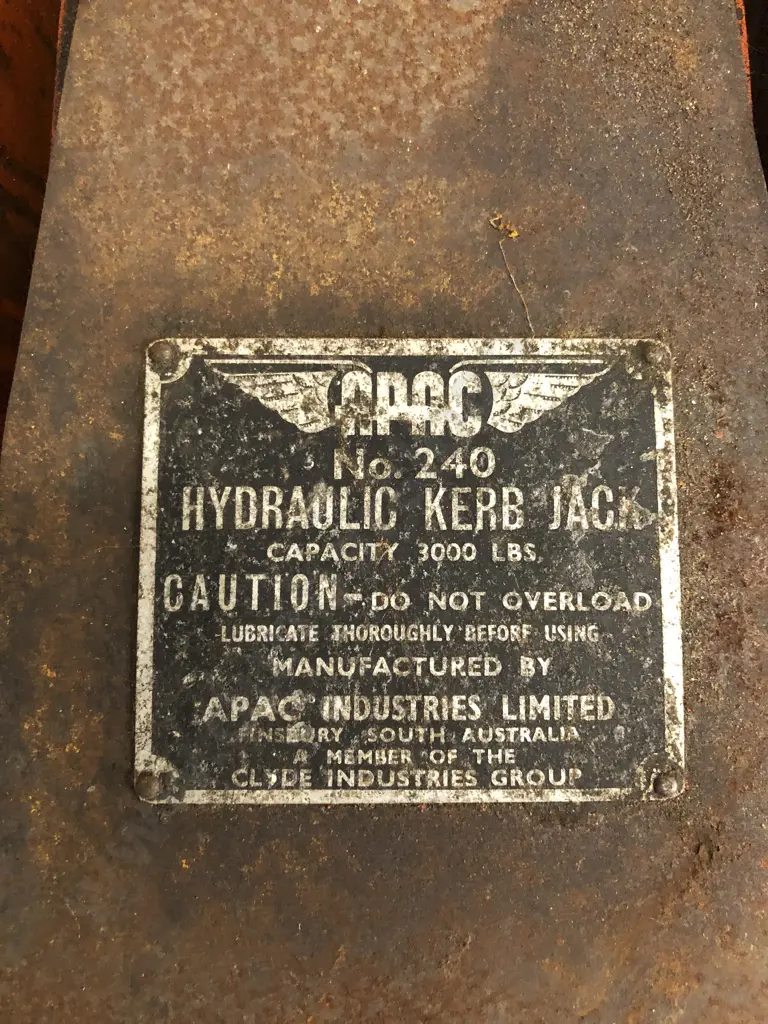 Vintage APAC Hydraulic Kerb Jack Image 1++