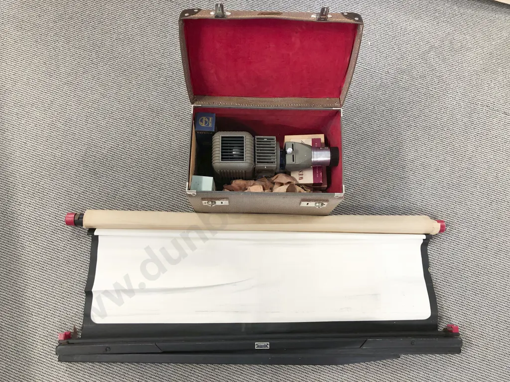 Cased Slide Projector with Projector Screen Image 1++