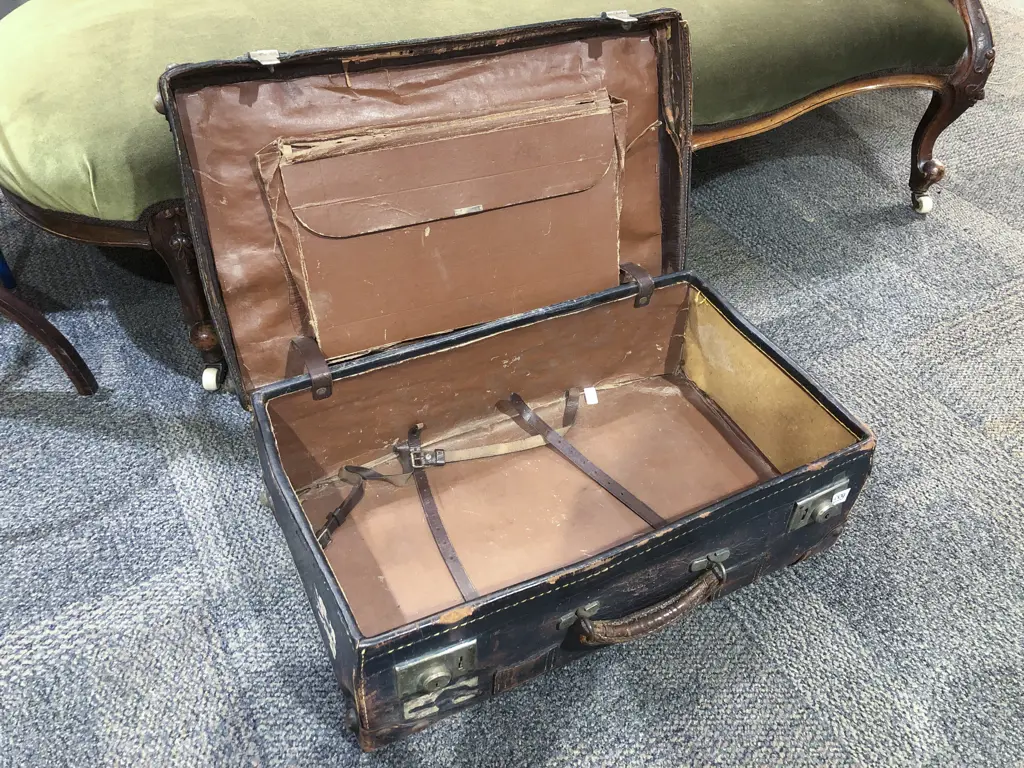 Vintage Bullock Hide Leather Suitcase Image 1++