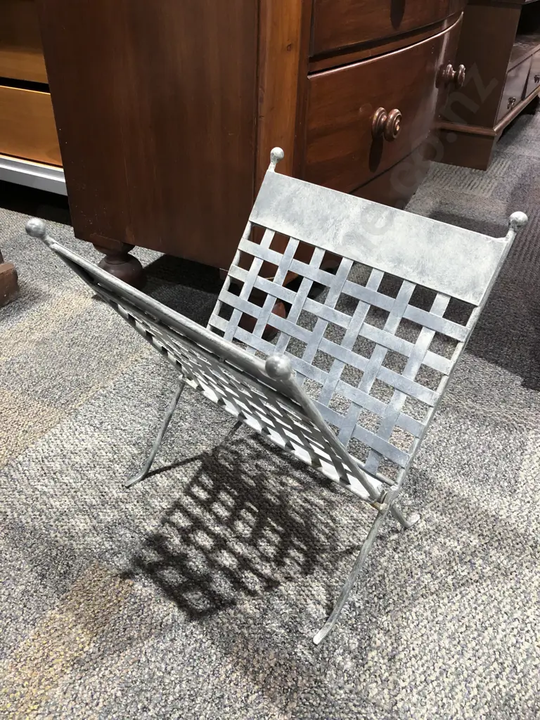 Metal Magazine Rack Image 1++