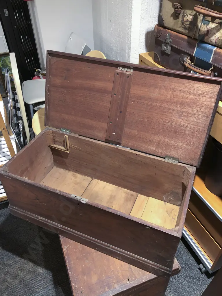 Vintage Tool Chest Image 1++