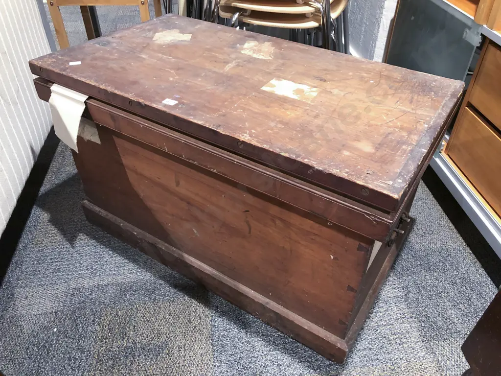 Vintage Tool Chest Image 1++