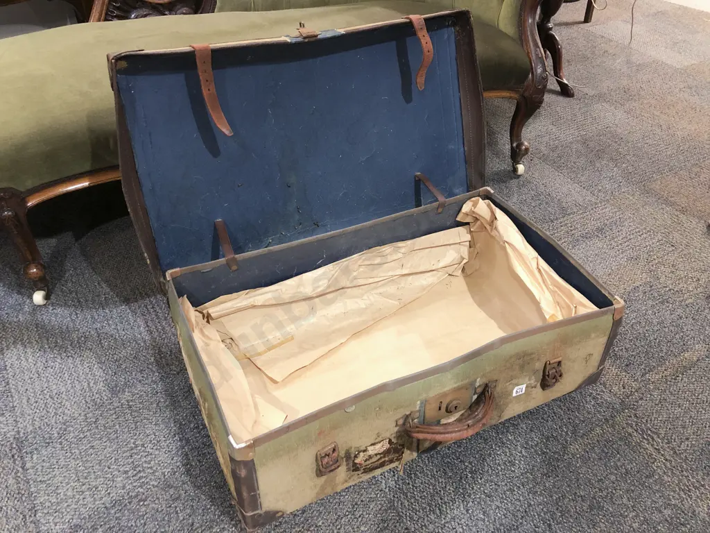 Vintage Suitcase Image 1++
