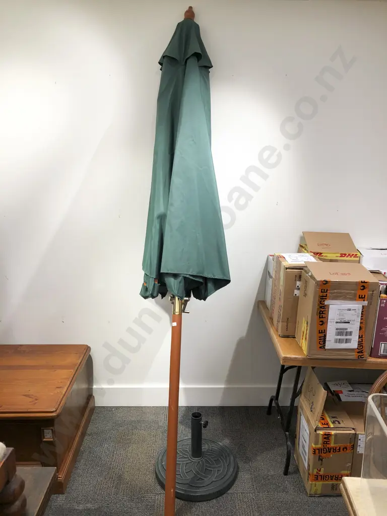 Outdoor Umbrella & Stand Image 1++