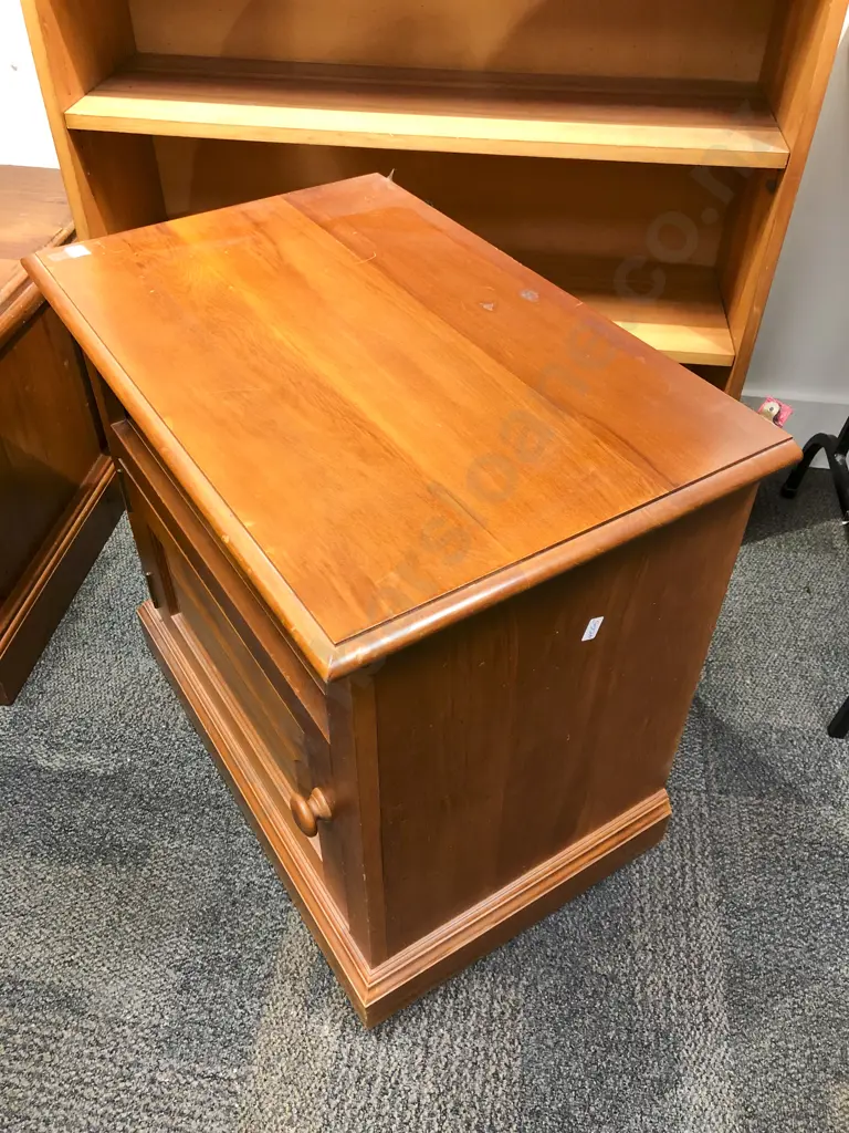 Rimu Side Cabinet Image 1++