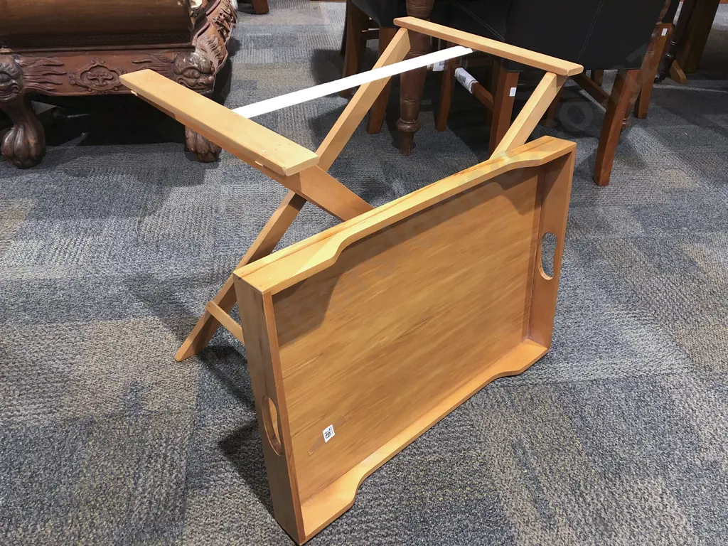 Rimu Butler's Tray on Stand Image 1++