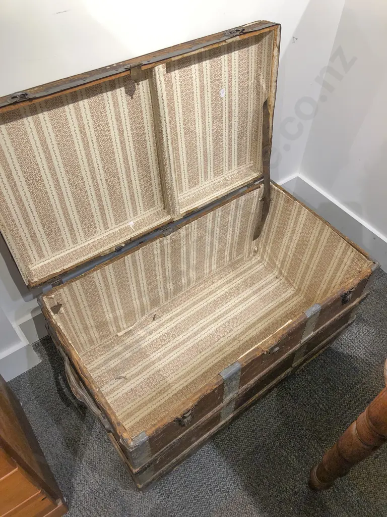 Vintage Travel Trunk Image 1++