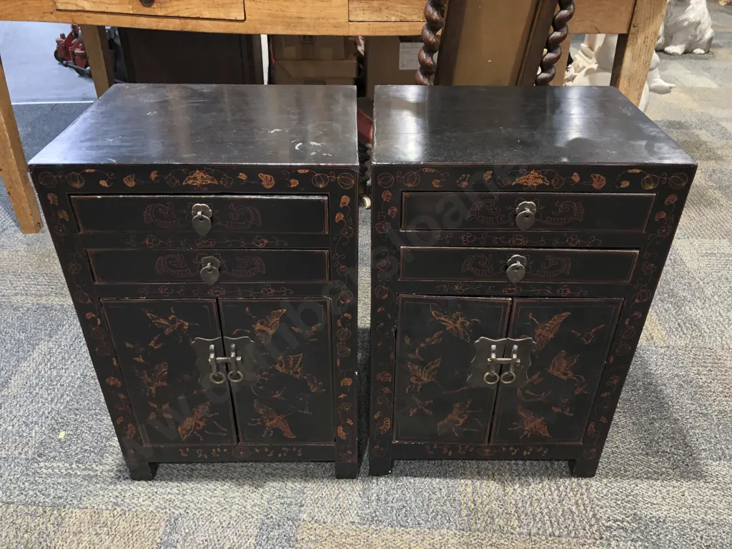 Pair of Lacquered Side Cabinets Image 1++