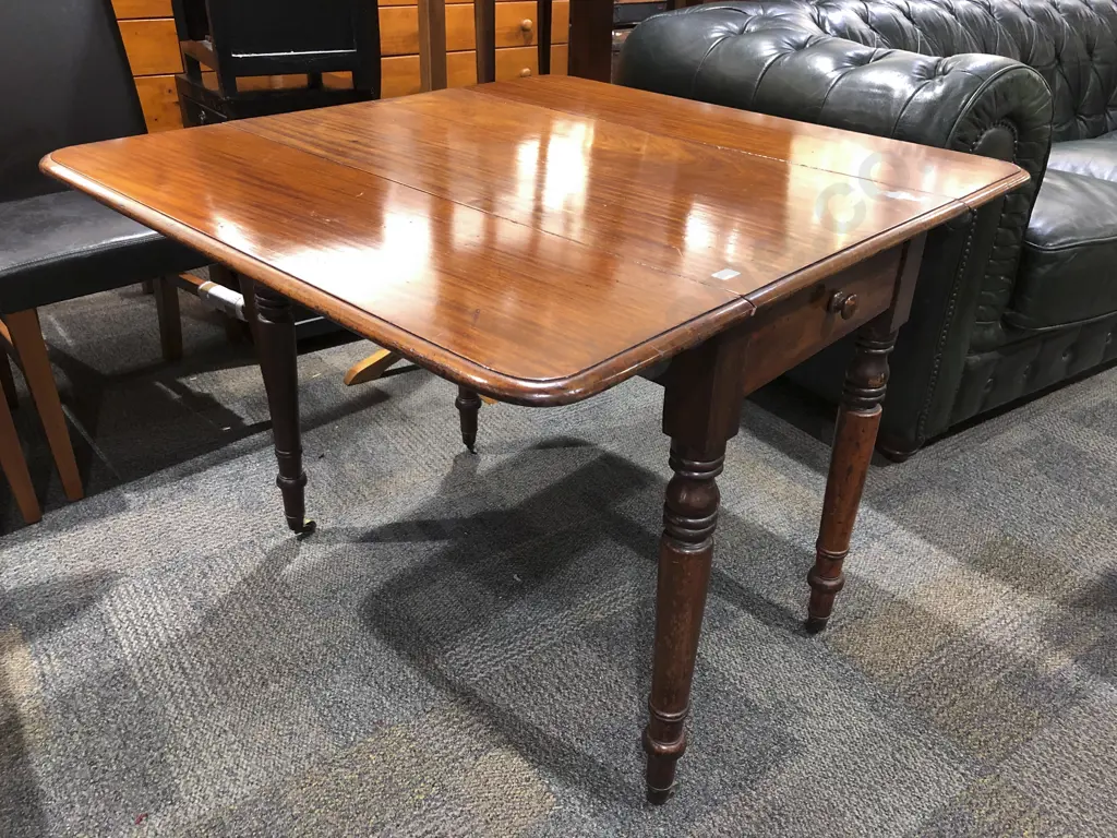 Antique Mahogany Pembroke Table Image 1++