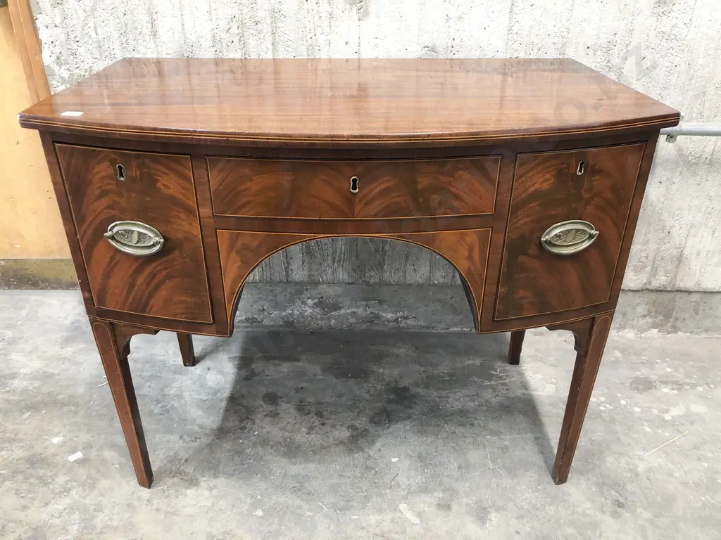 Regency Mahogany Small Proportion Bow Front Sideboard Image 1++