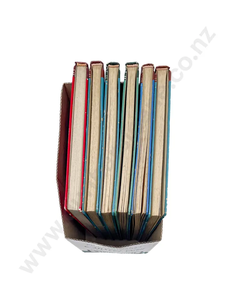 World with NZ and Australia Eight Vintage Stock Book Albums (pages sparsely filled) Image 1++