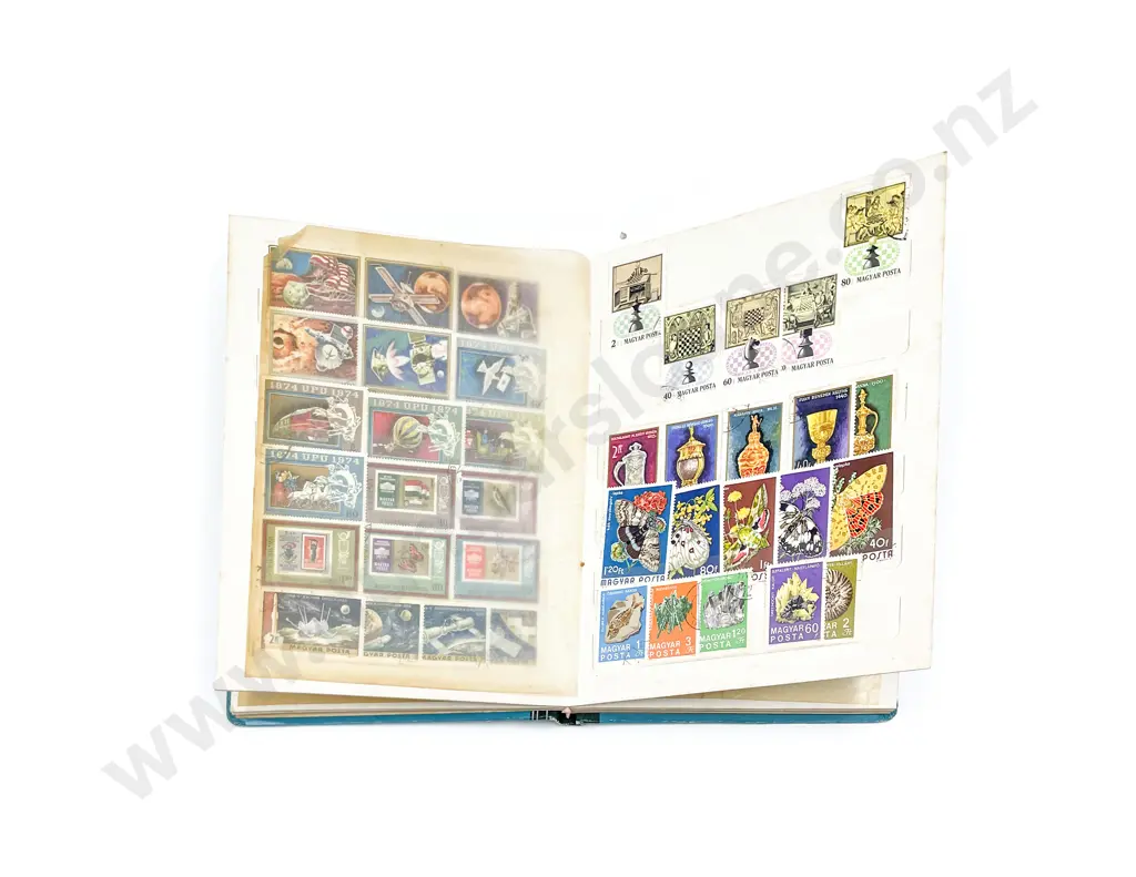 World with NZ and Australia Eight Vintage Stock Book Albums (pages sparsely filled) Image 1++