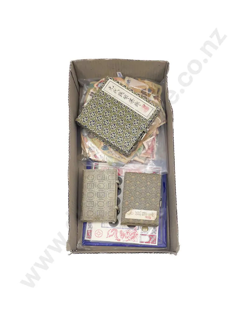 Collection Presentation Boxed Chinese Ancient Coinage and other with World Bank Notes Image 1++