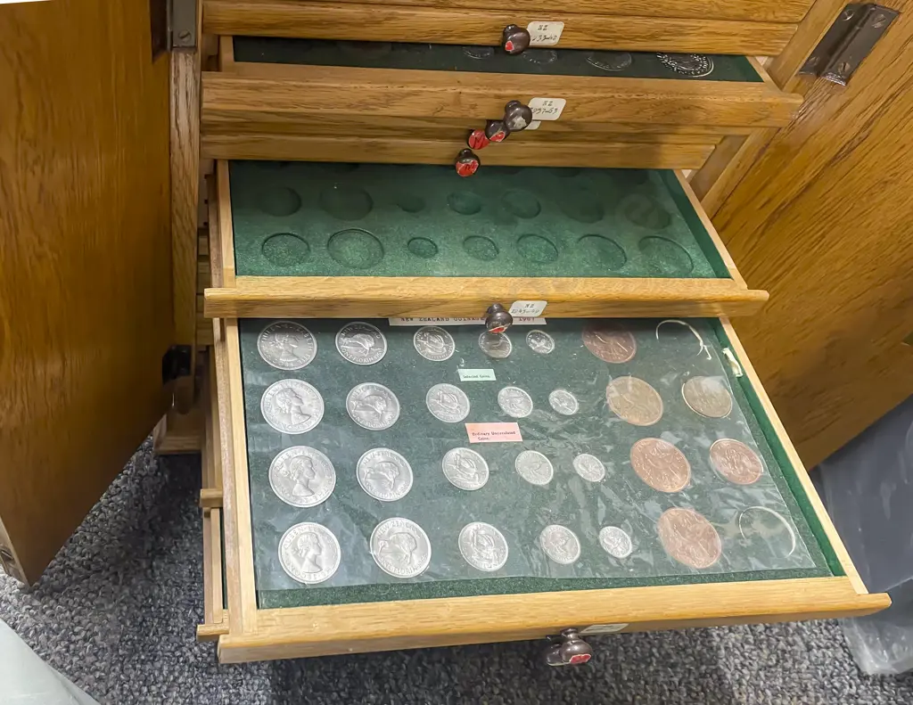 Vintage Oak Coin Collectors Cabinet Image 1++