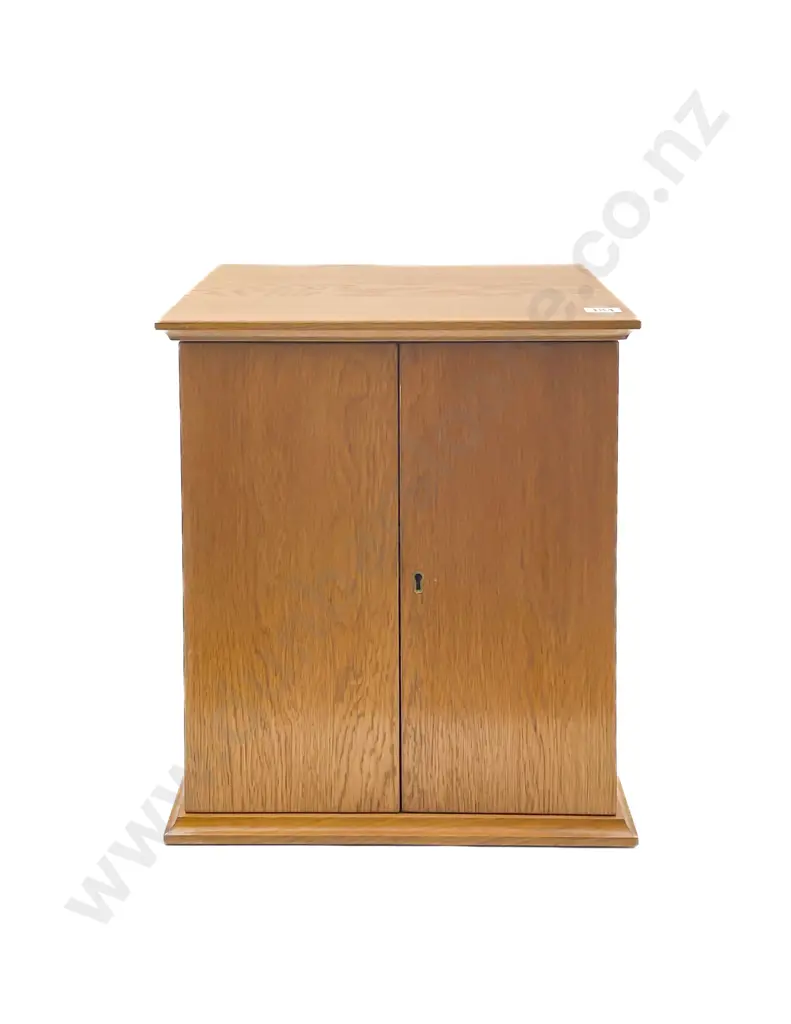 Vintage Oak Coin Collectors Cabinet Image 1++