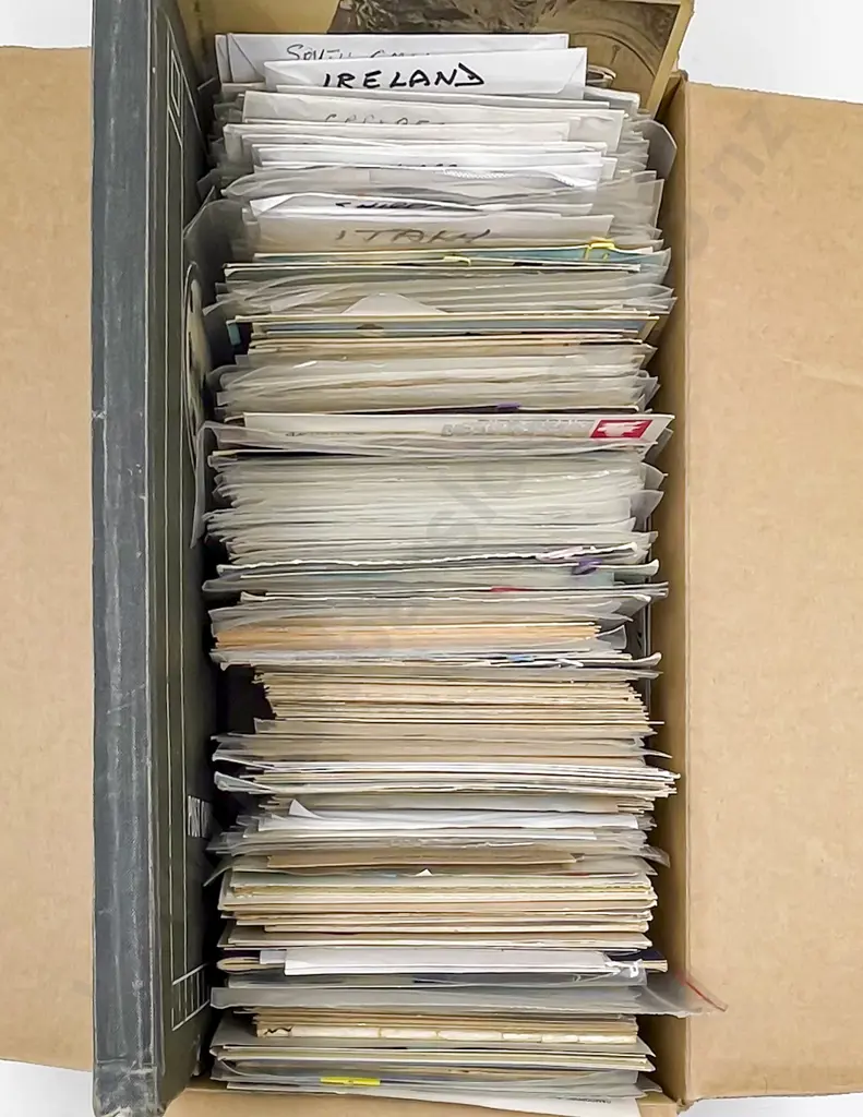 Qty Vintage and Modern Postcards mainly World with some Novelties Image 1++